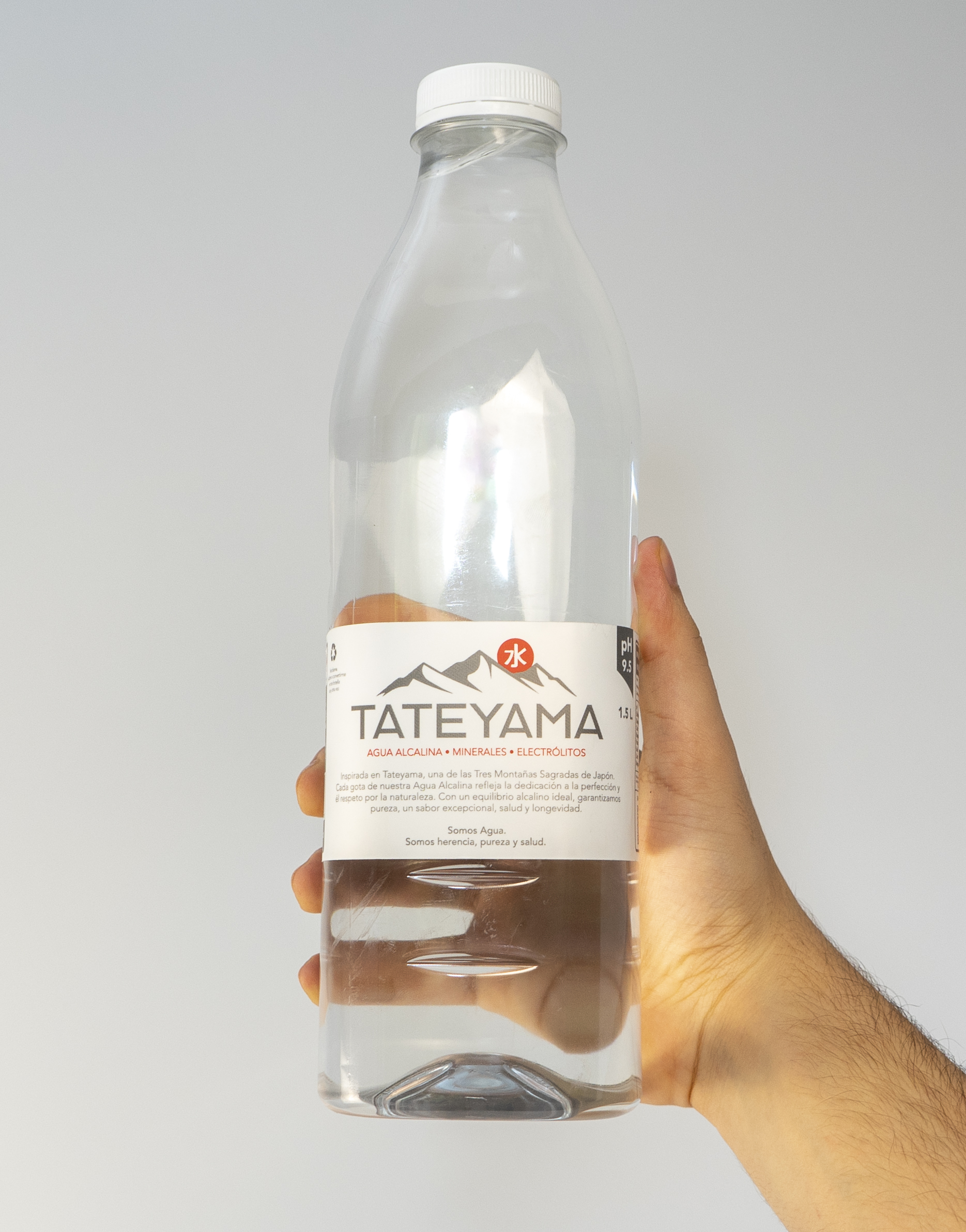 Fardo de 8 Botellas de 1.5 Litros Agua Alcalina