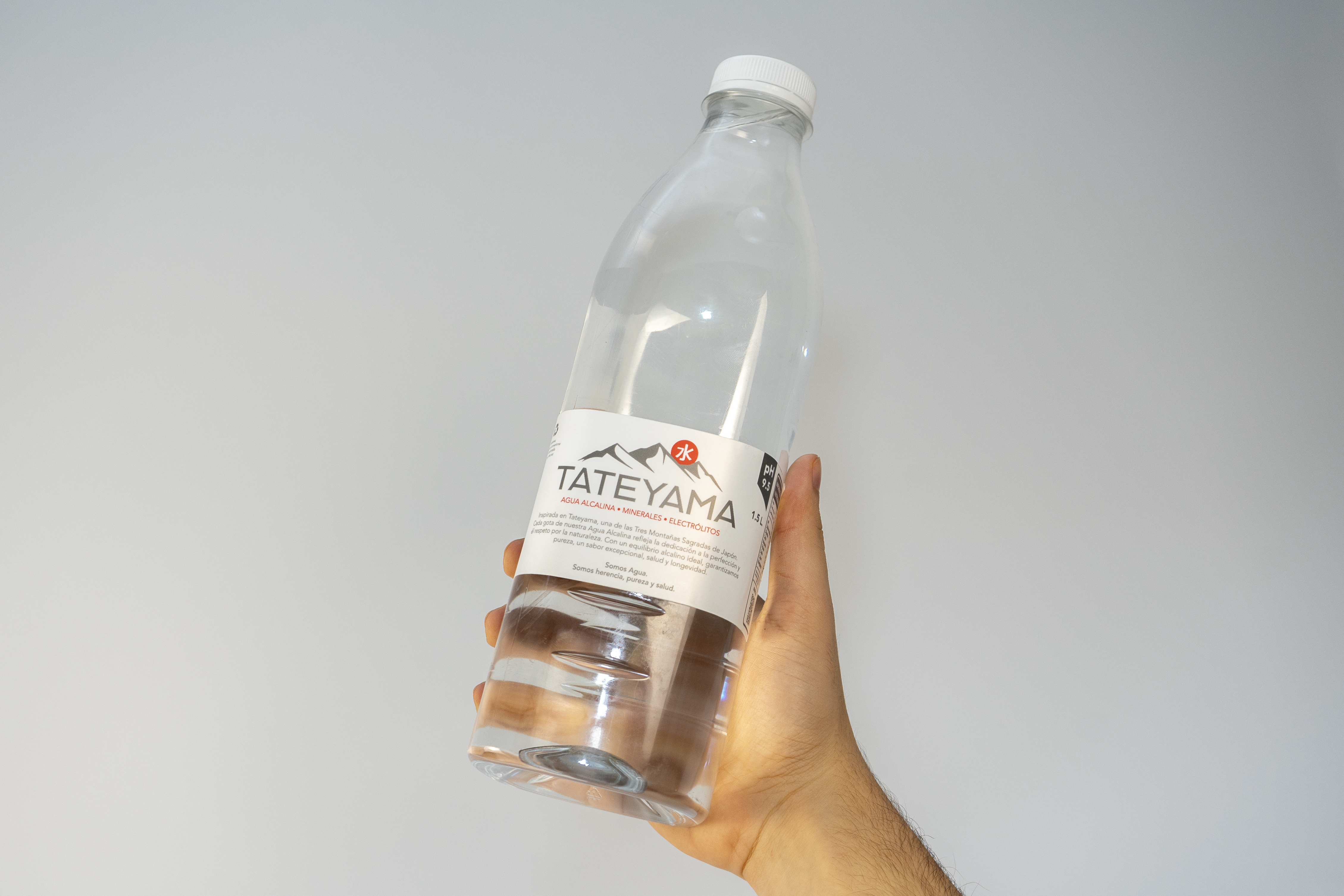 Fardo de 8 Botellas de 1.5 Litros Agua Alcalina