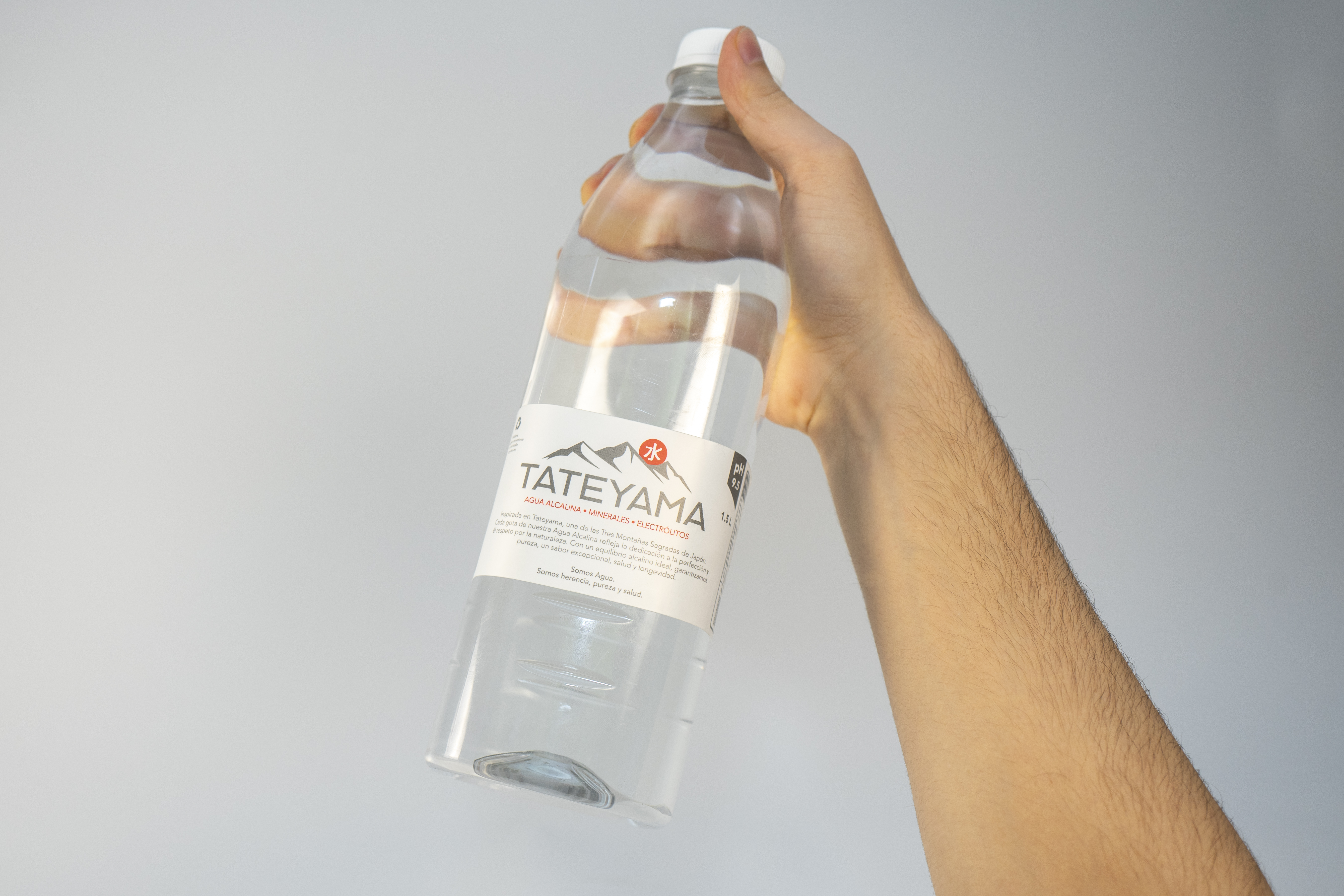 Fardo de 8 Botellas de 1.5 Litros Agua Alcalina
